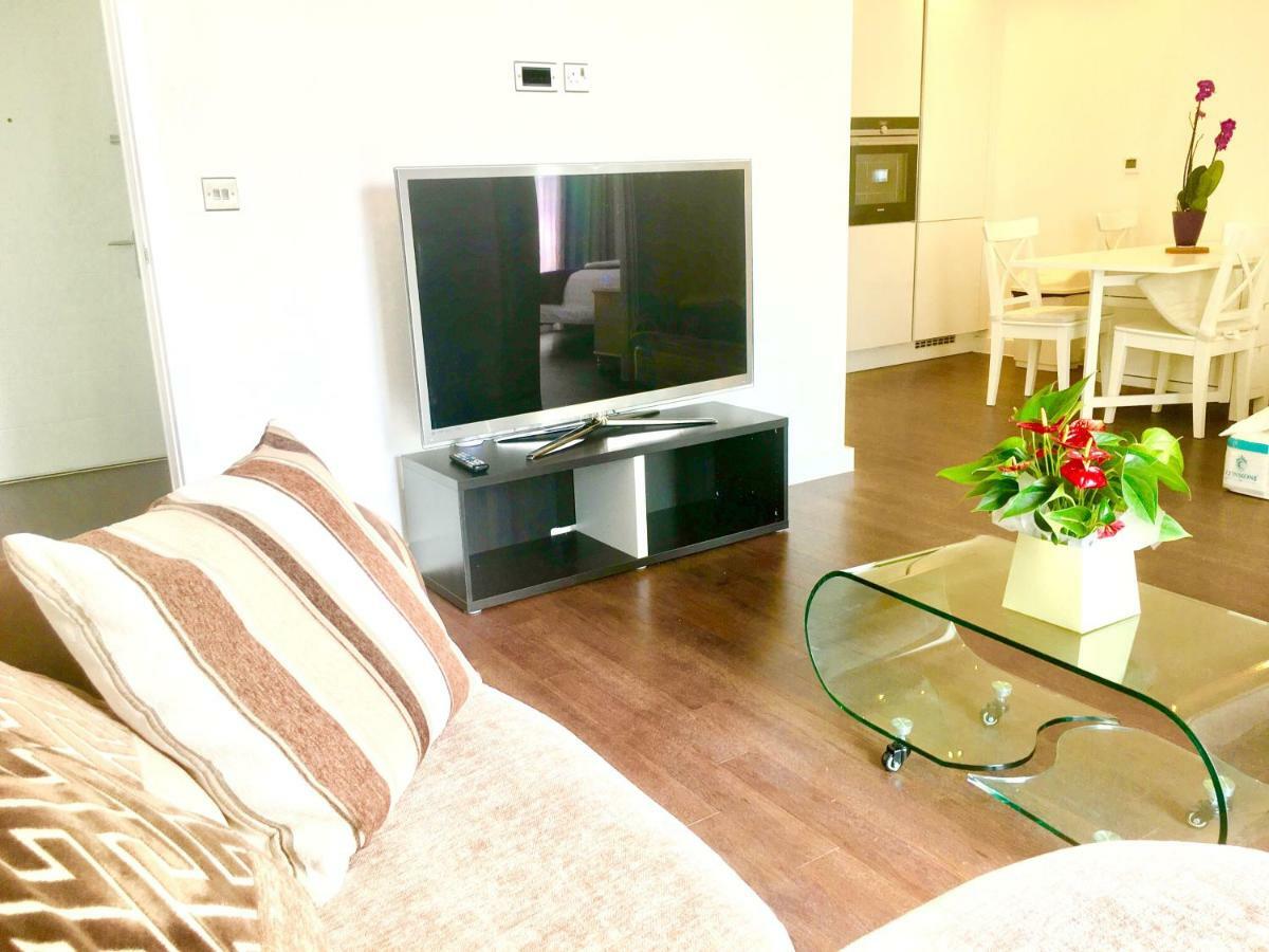 2-Bedrooms Modern Apartment Next To Velodrome, Lounge, Balcony, Parking, Abba Londra Esterno foto