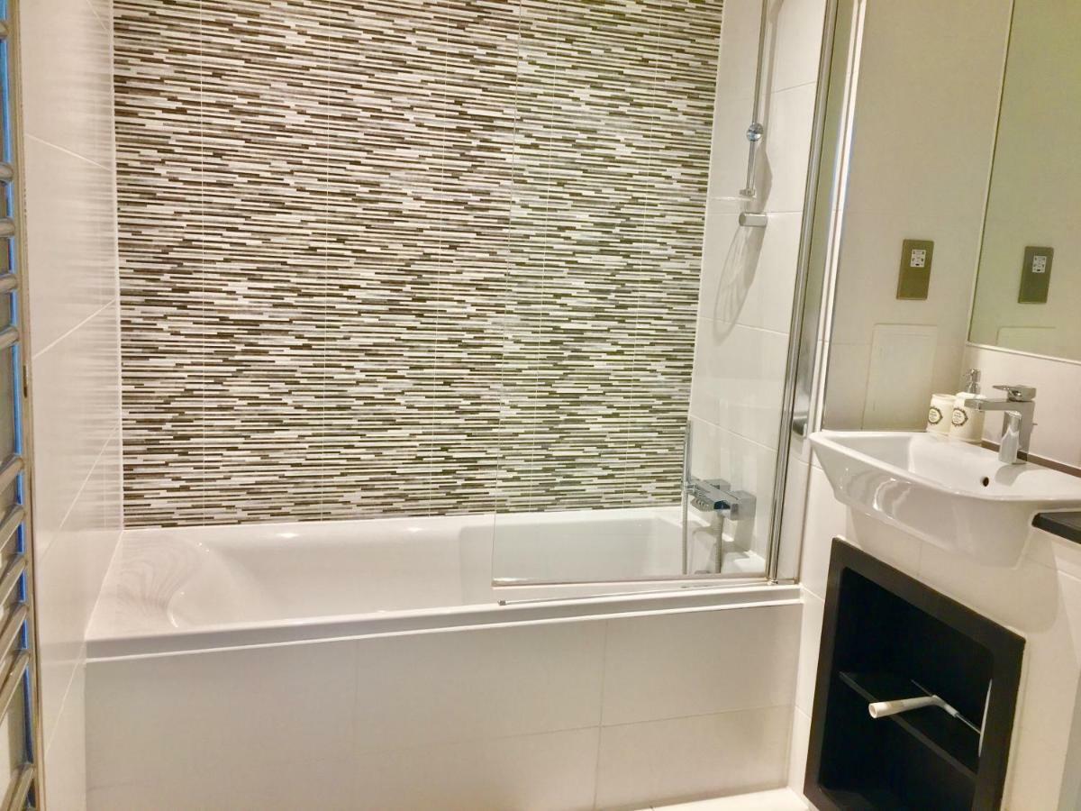 2-Bedrooms Modern Apartment Next To Velodrome, Lounge, Balcony, Parking, Abba Londra Esterno foto