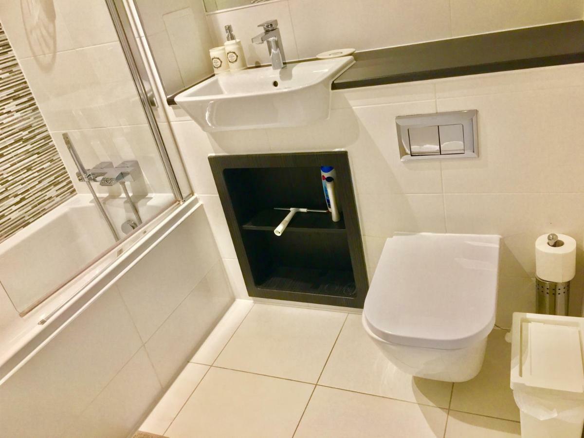2-Bedrooms Modern Apartment Next To Velodrome, Lounge, Balcony, Parking, Abba Londra Esterno foto